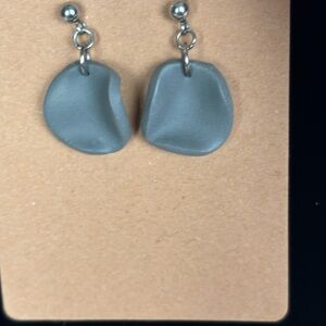 Elegant Gray Earrings